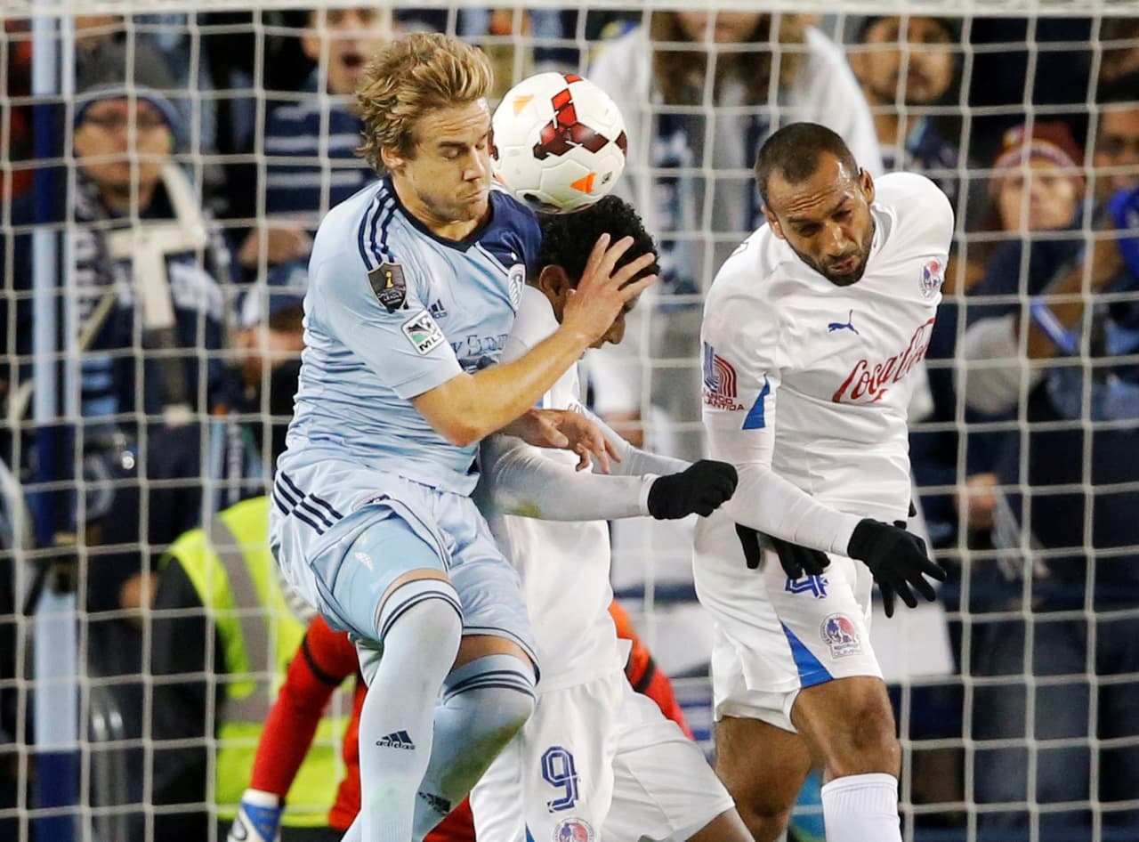 En 2016, el brasileño naturalizado hondureño, Fabio de Souza fue detectado con una trombosis venosa profunda y se perdió ocho meses con el Olimpia.