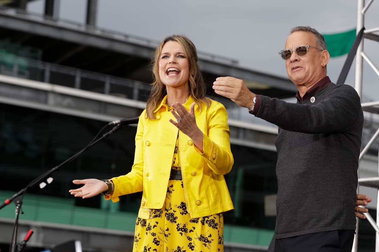 Tom Hanks encabezó la lista de celebridades que calentaron el ambiente previo de la Indy 500 de IndyCar Series en Indianápolis, escenario de una de las carreras más importantes del automovilismo mundial.