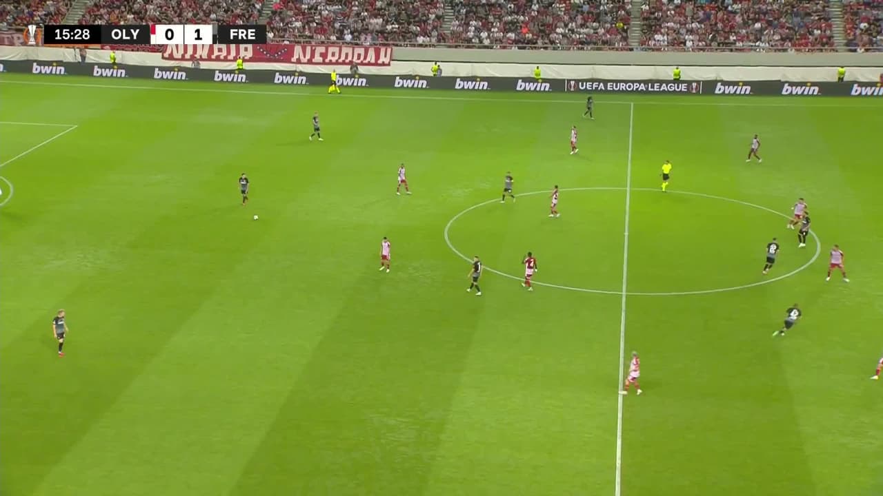 ¡TIRO ATAJADO! disparo por Roland Sallai.