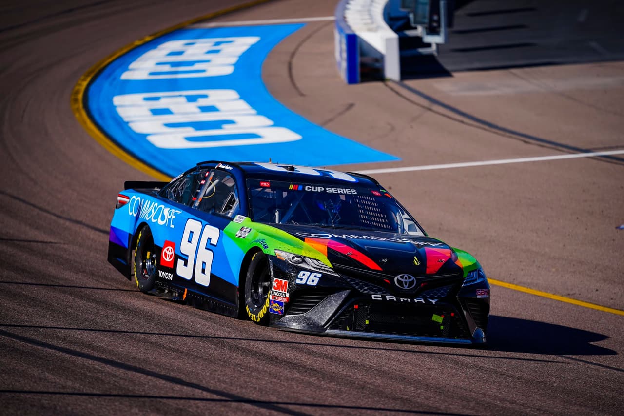 Por fin regresa la NASCAR a la pista y con ello el piloto mexicano Daniel Suárez.