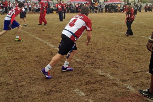 Miguel 'Piojo' Herrera jugó 'Tocho Bandera' en Phoenix como parte del programa de NFL ,'Play 60', el DT por un momento se convirtió en coach y se olvidó del soccer. 