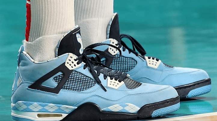 Uno de los jugadores que mejor gusto tuvo fue el alero de los Houston Rockets, PJ Tucker, quien aquí usa unos Air Jordan Retro 4 “UNC”, con los colores de la Universidad de North Carolina.