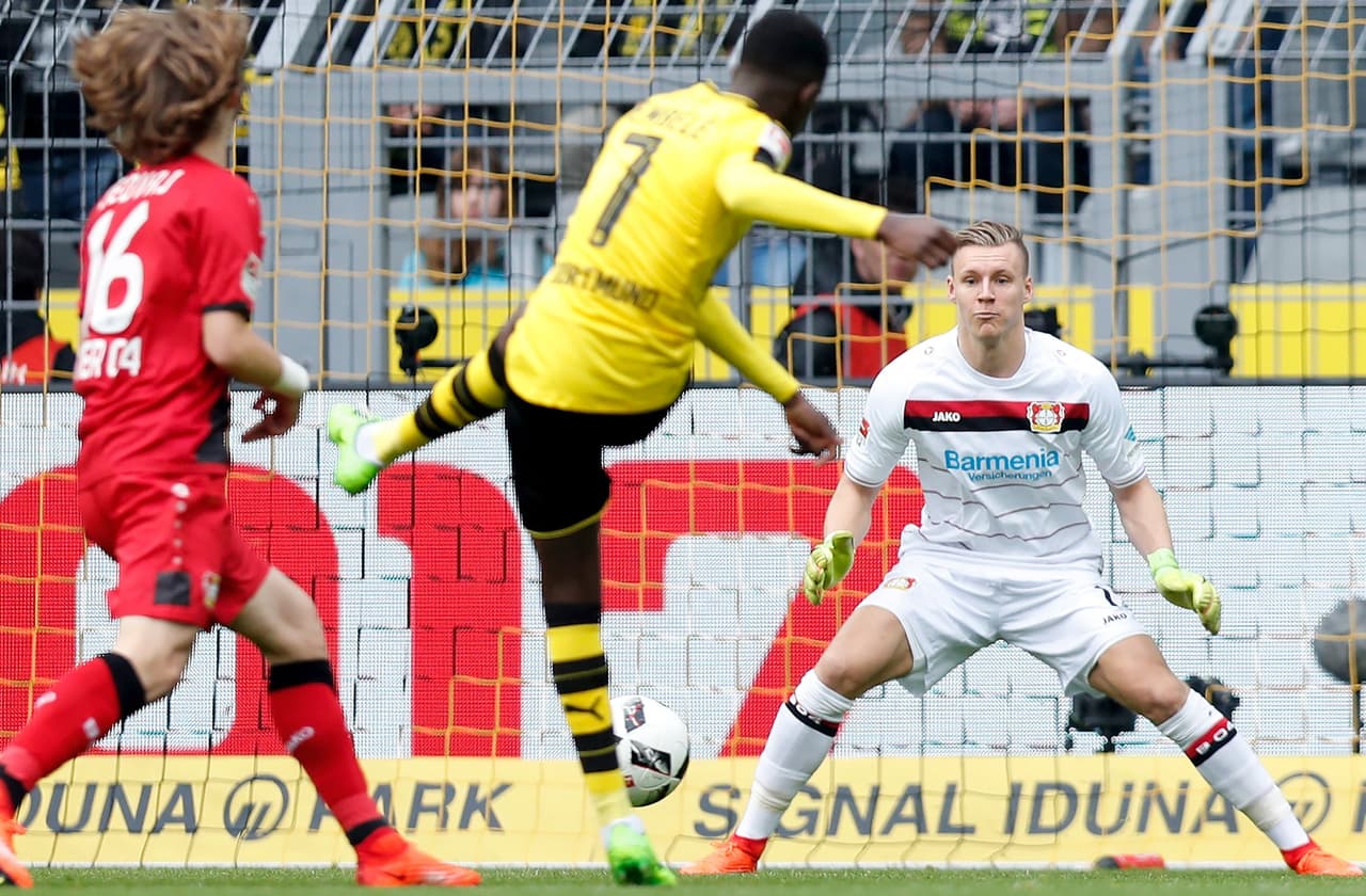 El ataque de Dortmund fue arrollador en el comienzo del partido y un gol de Dembele al minuto 6 abrió la ventaja muy temprano.