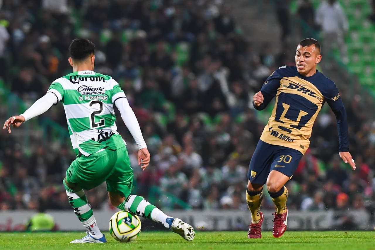 Santos Laguna logró un triunfo contundente ante unos Pumas que dejaron más dudas que certezas.