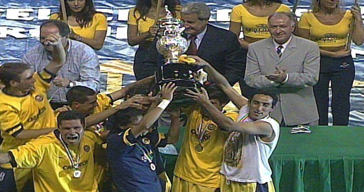 Nuevamente, en el Estadio Azteca, el América se coronó. El 26 de mayo del 2002, ahora ante Necaxa, América conquistó la liga Verano 2002.