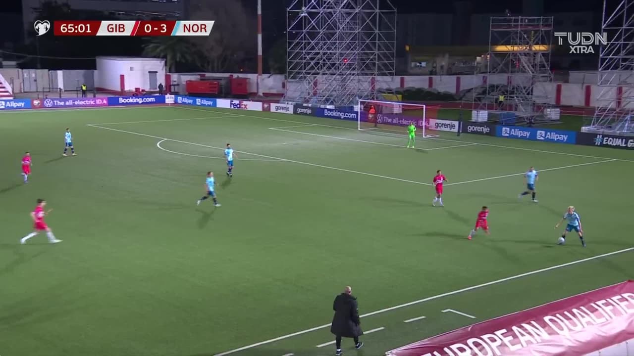 ¡TIRO ATAJADO! disparo por Kristian Thorstvedt.