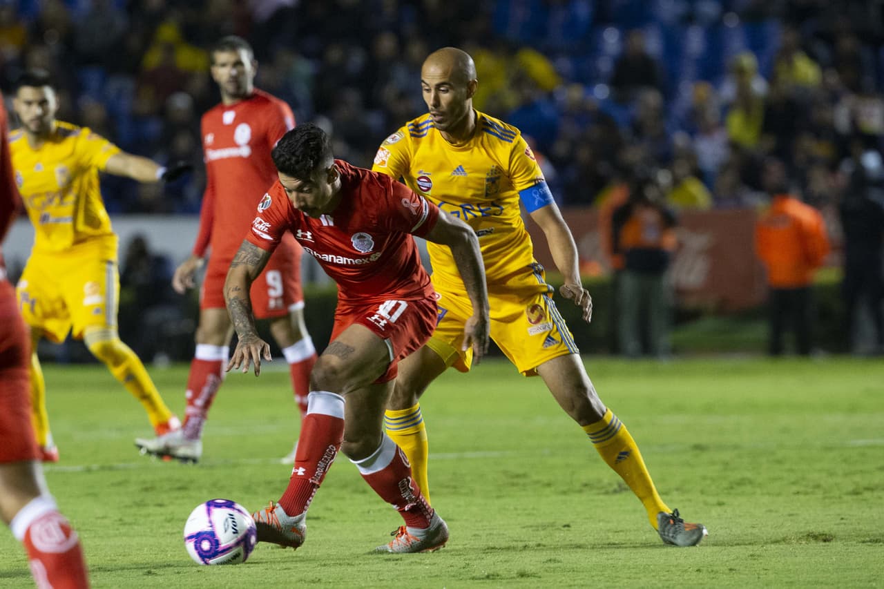Canelo (49’) salió expulsado y dejó a los visitantes en desventaja. Salcedo (83’) anotó el solitario gol.