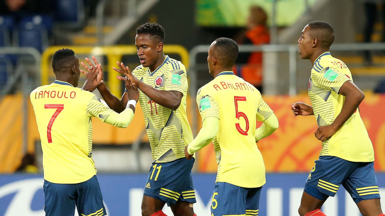 Luis Sinisterra abrió el marcador a los 8 minutos y a los 37 puso el 2-0; Juan Hernández se apuntó un triplete al marcar goles a los minutos 38', 42' y 70'; y cerró la cuota goleadora Deiber Caicedo a los 87 minutos para sellar el pase cafetero a la siguiente fase.