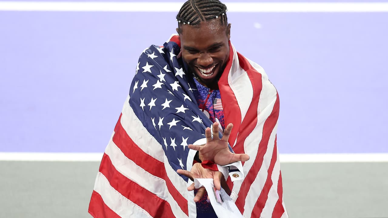  Noah Lyles celebra medalla de Paris 2024 al estilo de Dragon Ball