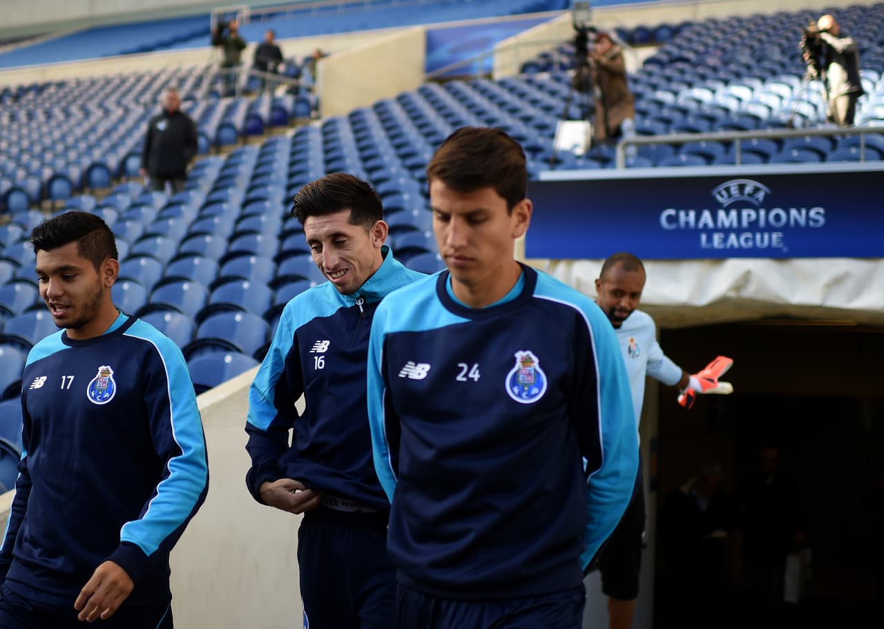 Igor Lichnovsky es un defensa central chileno que fue compañero de Jesús Manuel Corona y Héctor Miguel Herrera en el Porto. Jugará en el Necaxa el Apertura 2017.