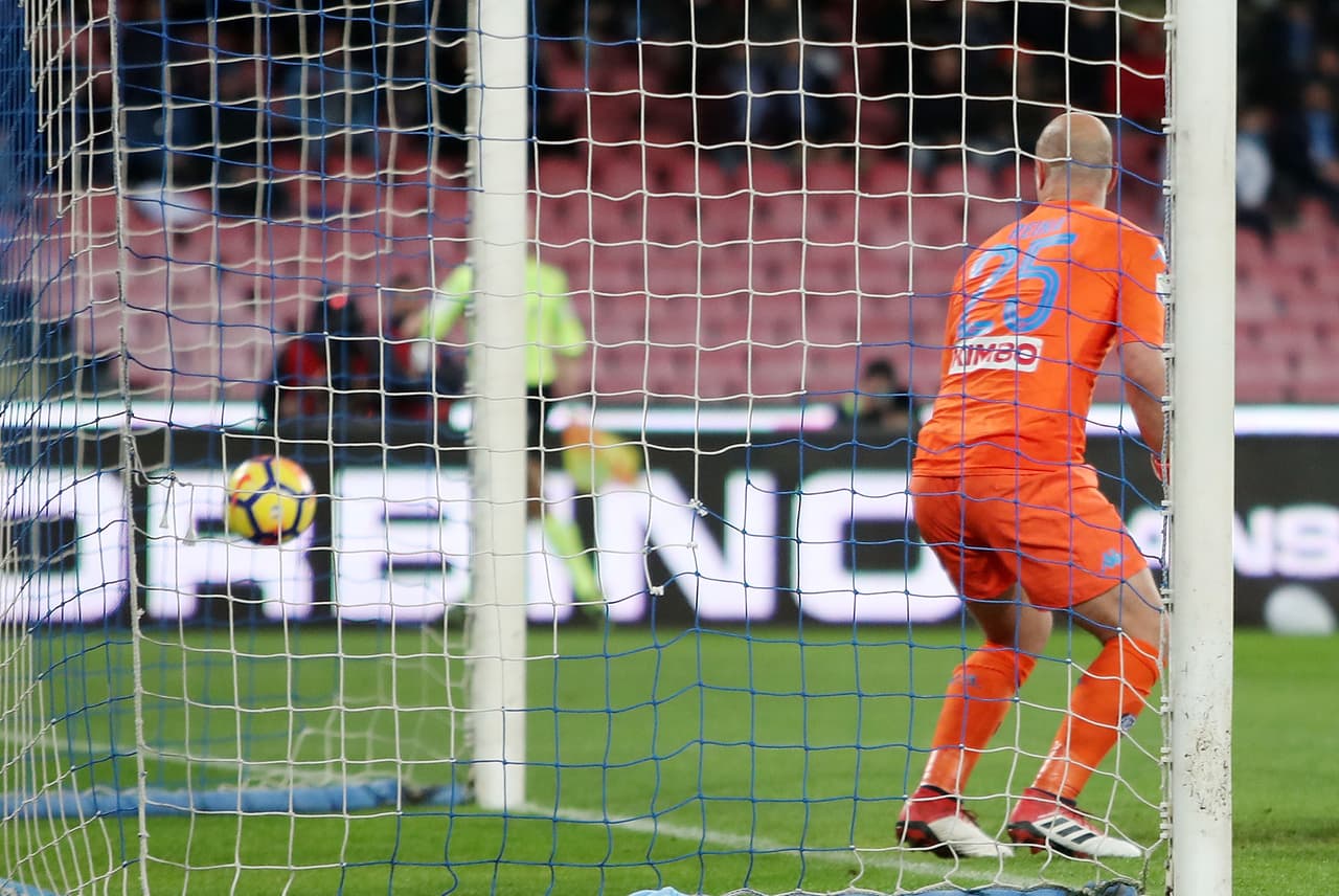 El arquero español lució impotente y se llevó para su casa cuatro goles en contra, luego de que su defensa diera de nuevo otra ventaja.