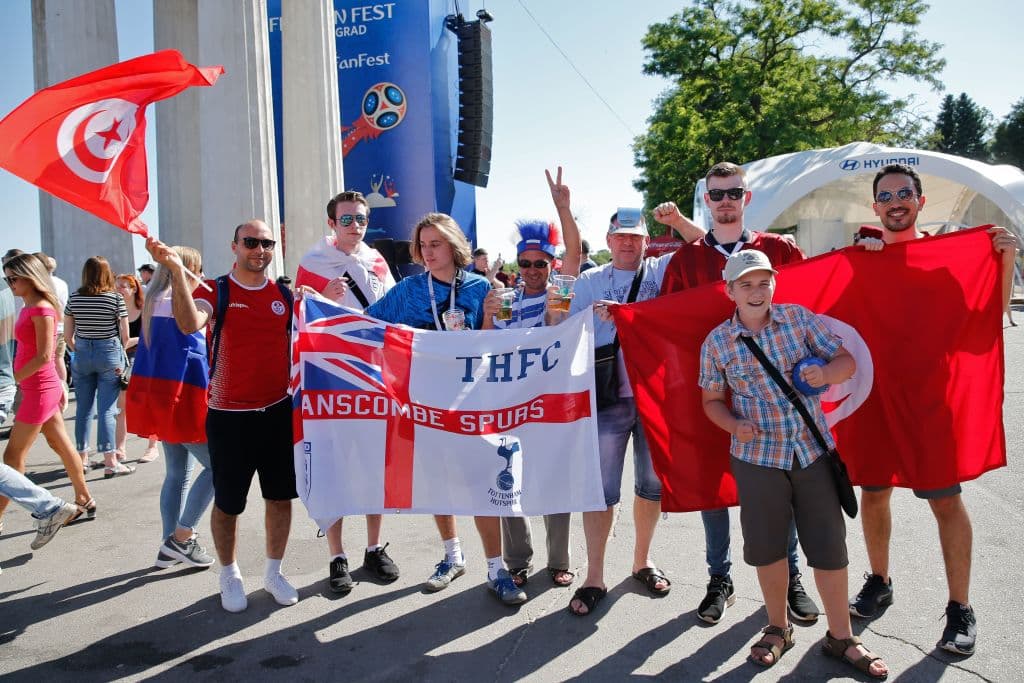 Aficionados tanto tunecinos como ingleses acudiendo al llamado de sus selecciones en el debut mundialista para ambas. No cabe duda que estaban empezando a pasarla muy bien en Volgograd.