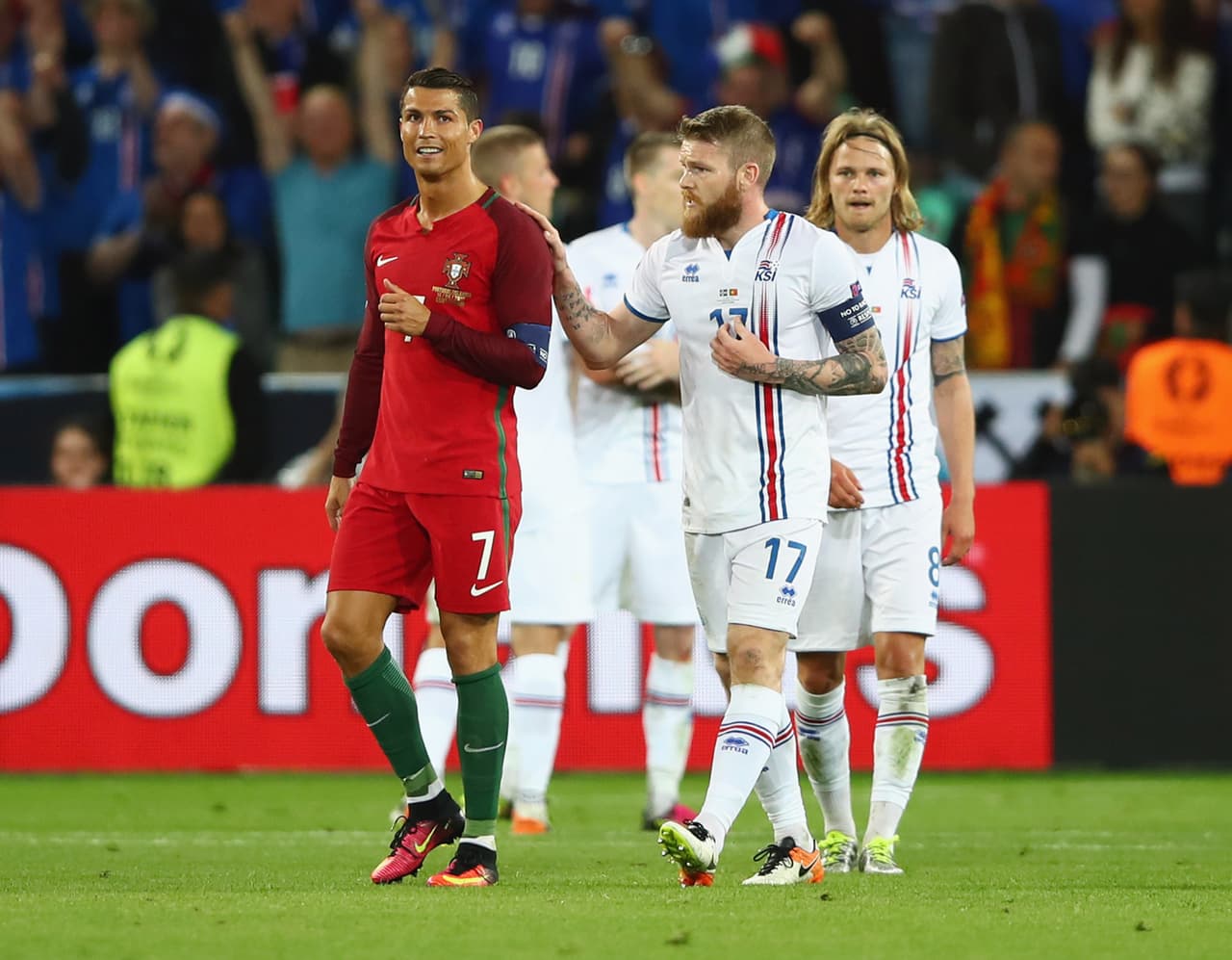 Portugal inició su camino al título de la Euro 2016 con un empate a un gol ante Islandia.