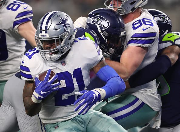 <b>Último cuarto: </b>Ezekiel Elliot acarrea el balón 17 yardas y consigue un 1&10 clave para la ofensiva de los locales. 
<b>(Cowboys 17-14 Seahawks) </b>
