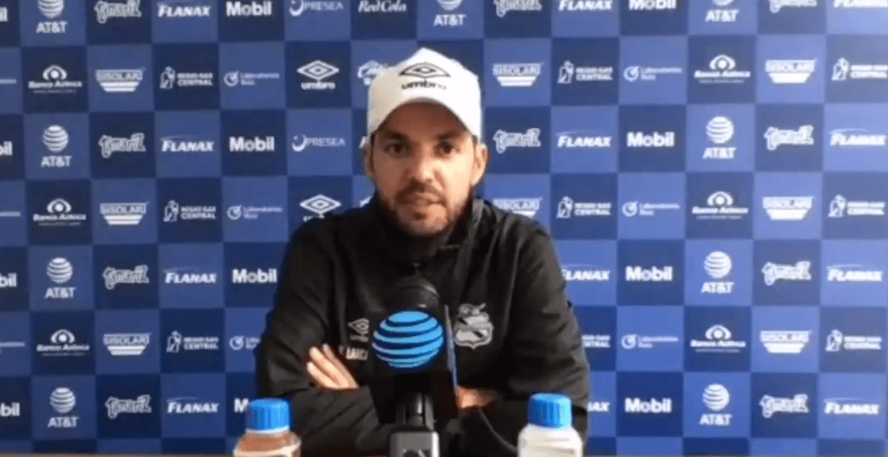 Larcamón busca ignorar conocimiento de Juan Reynoso sobre Puebla