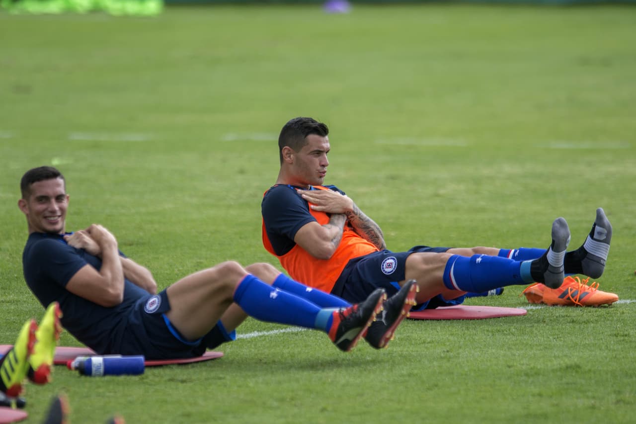 Caixinha le echó el ojo para ser solución de gol en el ataque cementero. Caraglio respondió bien con su compatriota Iván Marcone.