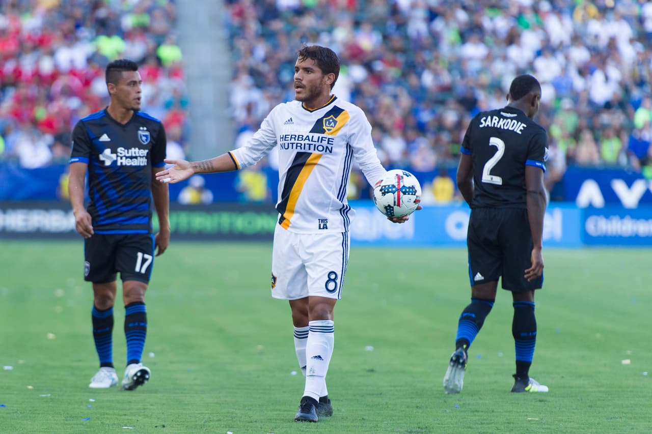 Jonathan dos Santos es otro de los que destacó en un Galaxy que lucha por no perder opciones de entrar a los Playoffs. (USA Today Images)