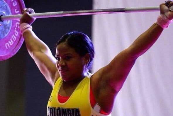 La halterista colombiana Yenny Álvarez implantó dos nuevos récords en los XXII Juegos Centroamericanos y del Caribe Veracruz 2014, para colgarse dos metales doradas en la categoría femenil de los 58 kilogramos, en el evento realizado en el Teatro de la Ciudad (Foto: Twitter).