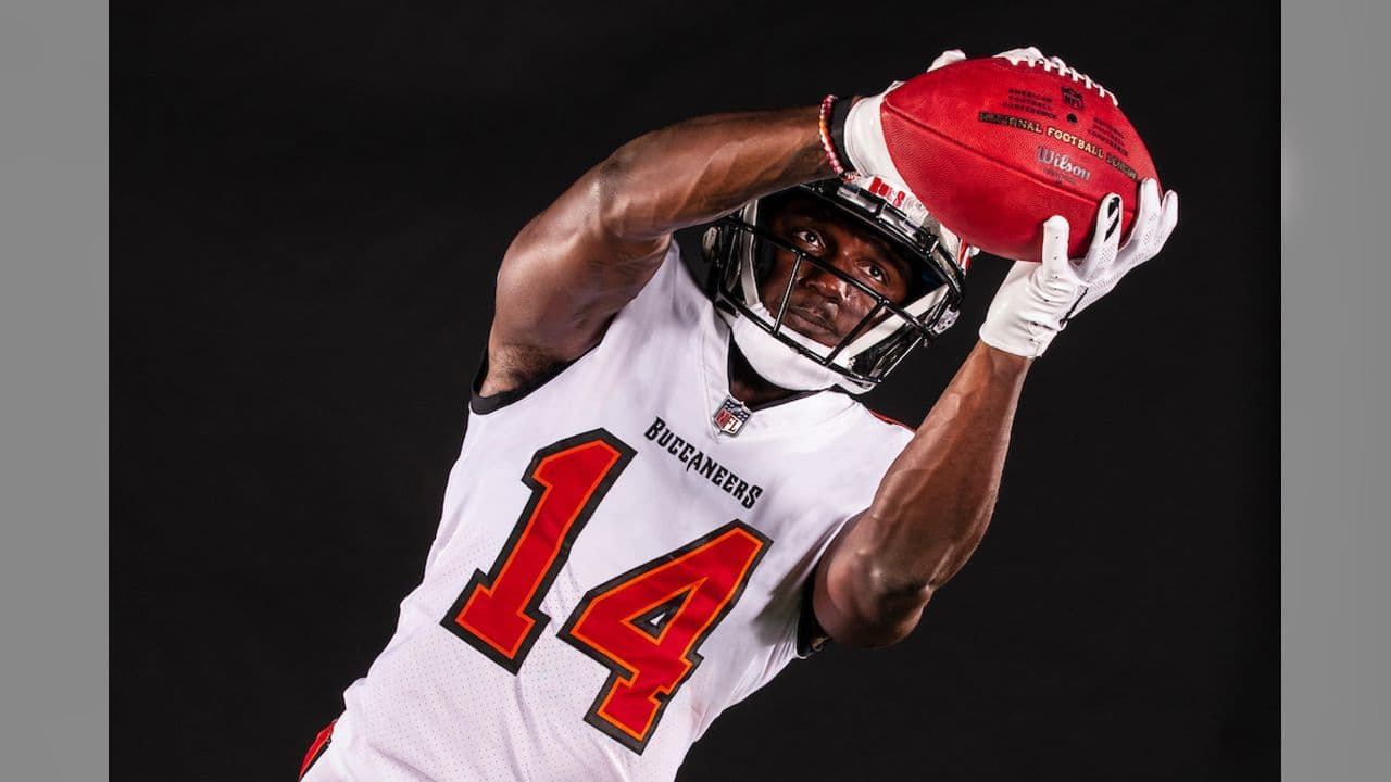 Los Buccaneers quieren llegar a la postemporada con un nuevo conjunto de estrellas que hagan que el uniforme de la era del Super Bowl tenga su propia apariencia. Eso incluye al seis veces campeón del Super Bowl QB Tom Brady y al linebacker Lavonte David.