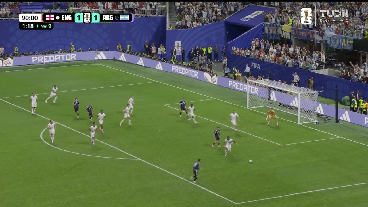 ¡GOL!  anota para Argentina. Lautaro Martínez