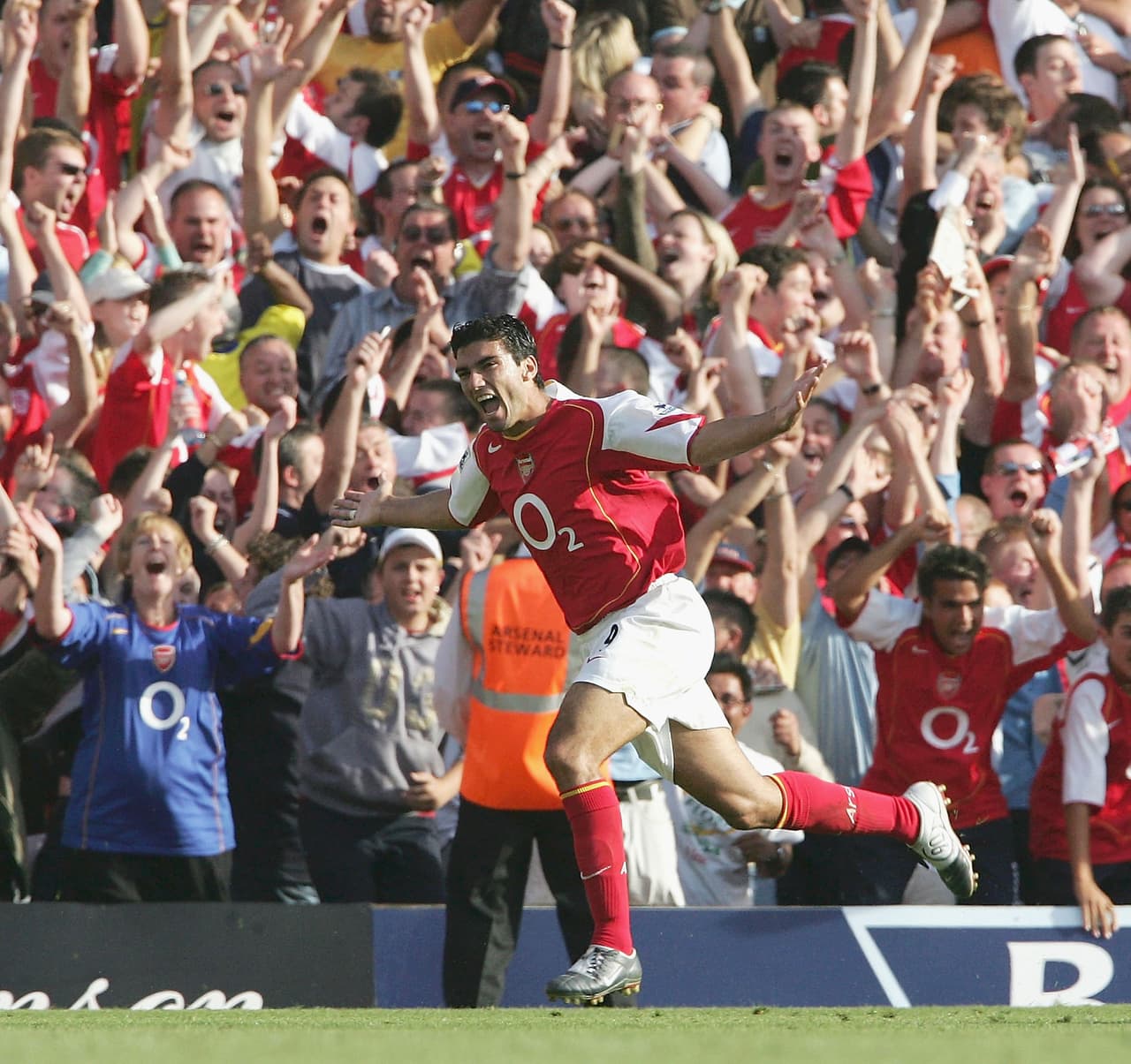 Vestido de Gunner 'La Perla' consiguió ser parte de un equipo muy especial junto a estrellas de la talla de Dennis Bergkamp, Thierry Henry, entre otros.