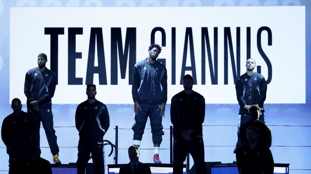 El Team Giannis en plena presentación, los jugadores elegidos por el fenómeno griego que es capitán de uno de los dos equipos participantes.