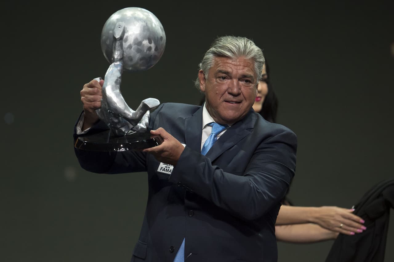 Una leyenda viviente del América, Héctor Miguel Zelada, conmovido, recibió el galardón. Ganador de tres campeonatos con las Águilas, y un título del Mundo en México 86, motivos de sobra.