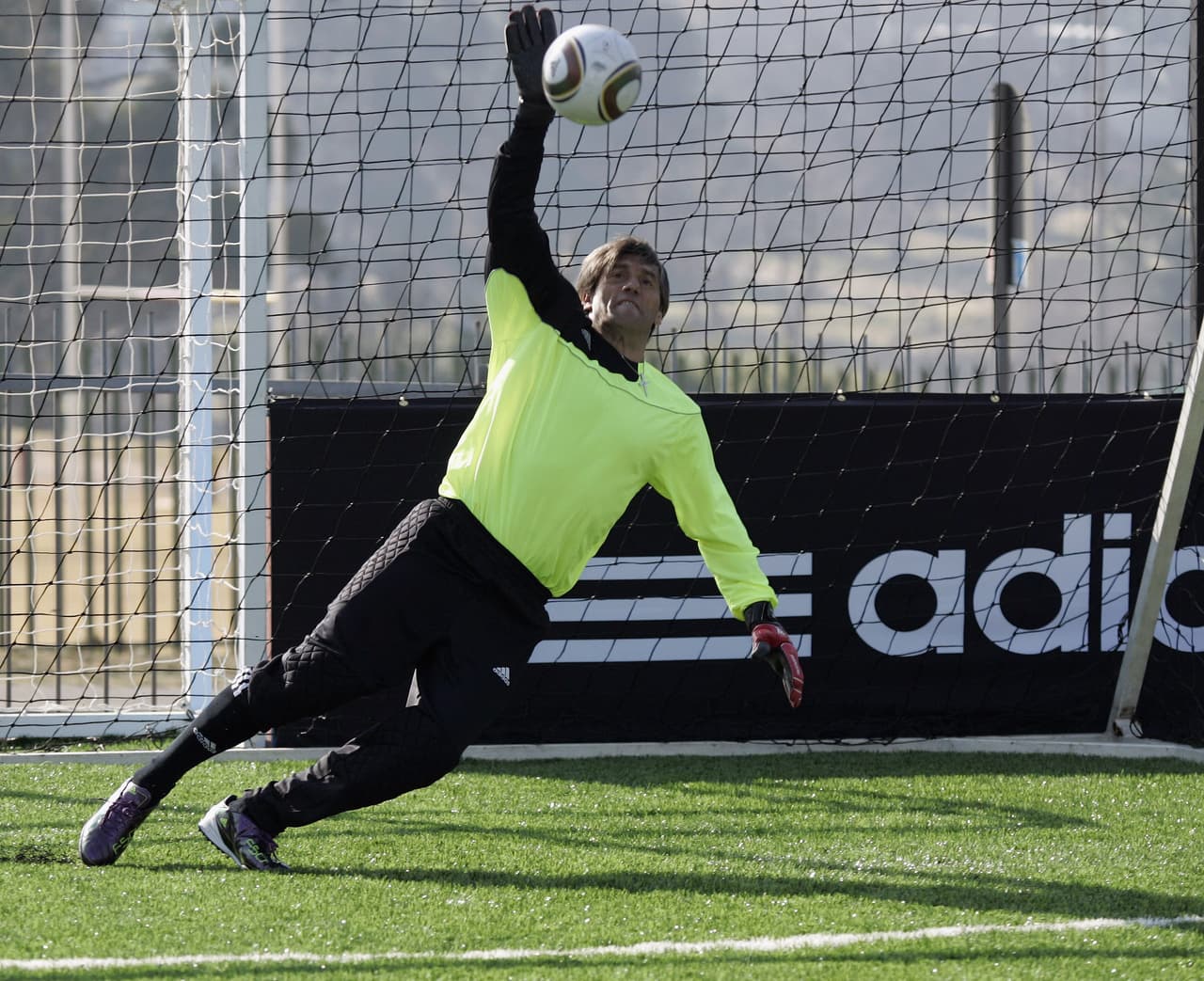 La potencia en las piernas, la intuición y "un poco de fortuna" fueron los ingredientes que Goycochea reconoció necesarios para un atajador de penaltis.