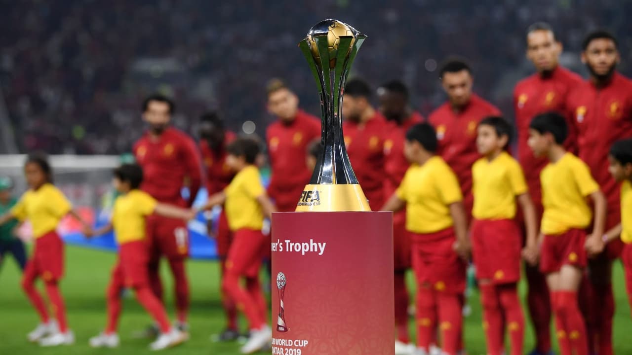 El trofeo que será entregado para el equipo campéon.