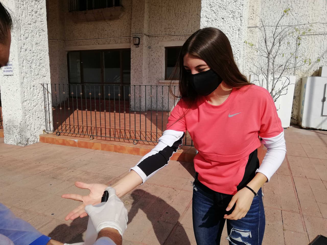 Con cubrebocas, respetando la sana distancia y tomando el resto de las medidas sanitarias sugeridas, las futbolistas acudieron a las pruebas médicas para, eventualmente, comenzar a retomar las actividades.