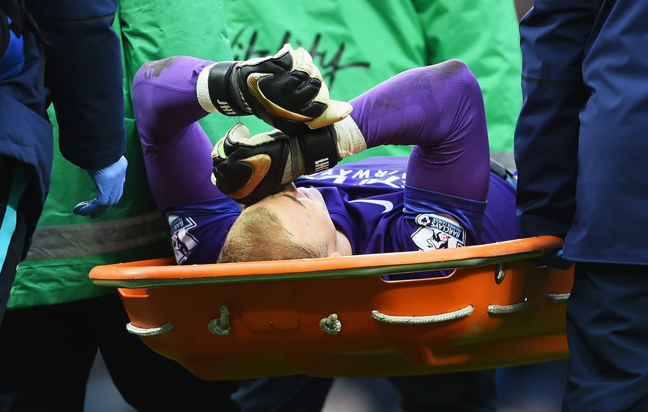 Hart se lesiono el 20 de marzo en un partido contra el Manchester United en la EPL, pero el guardameta ha viajado a Paris con el equipo. Todavía falta confirmación si tomara el campo, pero hoy regreso a entrenar con el primer equipo.
