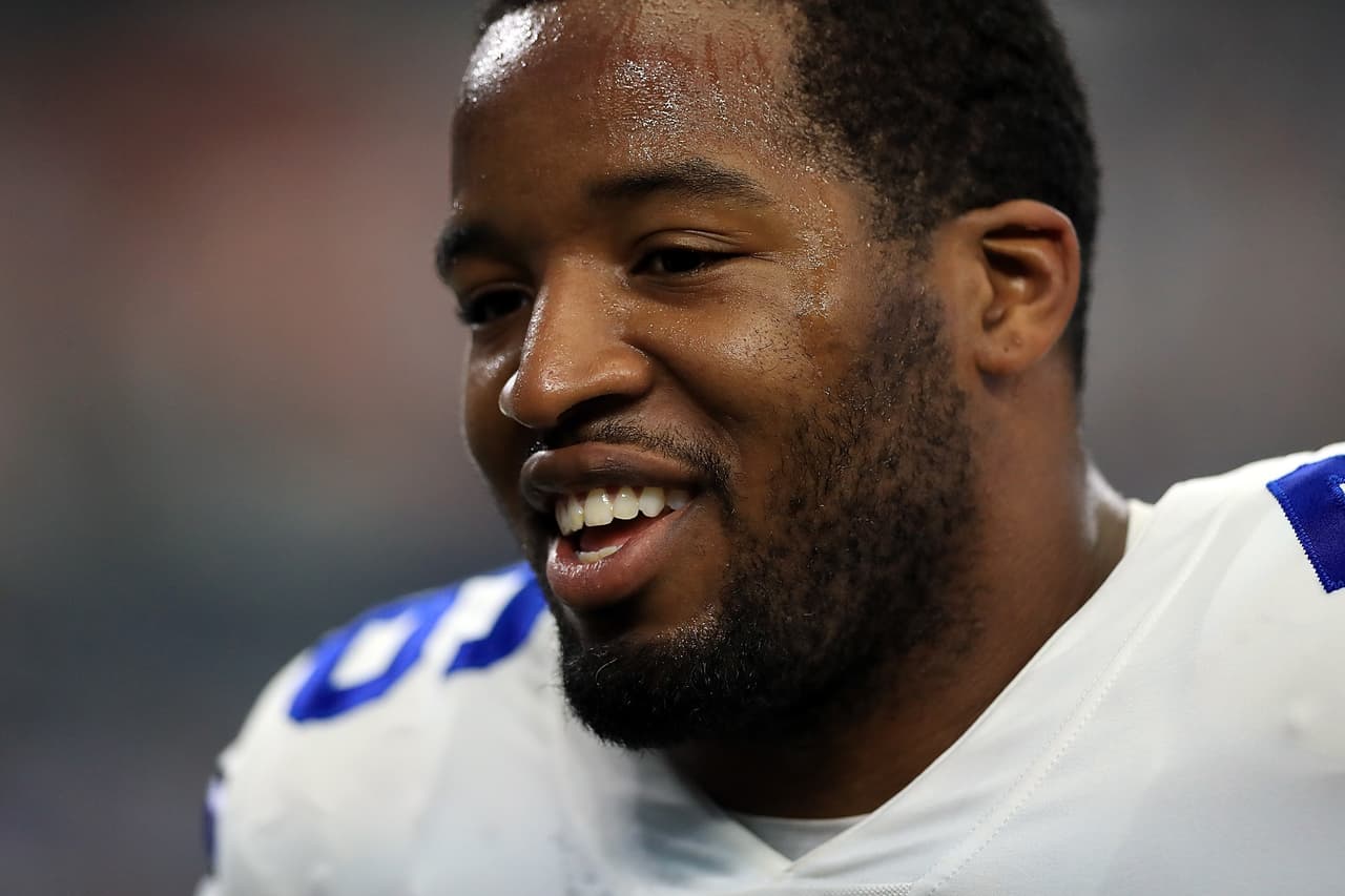 Alfred Morris fue el encargado de suplir a Ezekiel Elliott. El corredor acumuló 53 yardas en 11 acarreos sin poder llegar a la zona prometida.