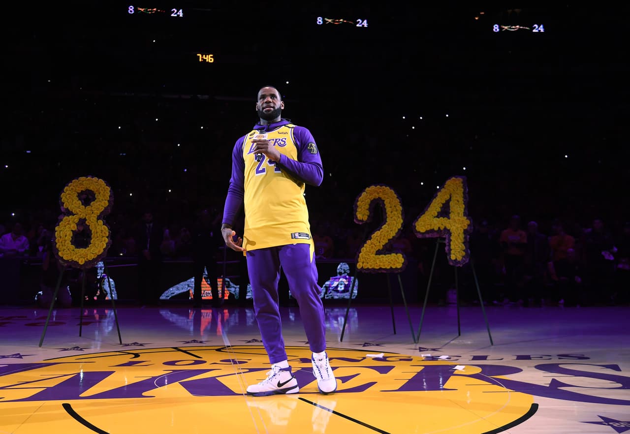 Palabras de LeBron alivian la tristeza de los Lakers
