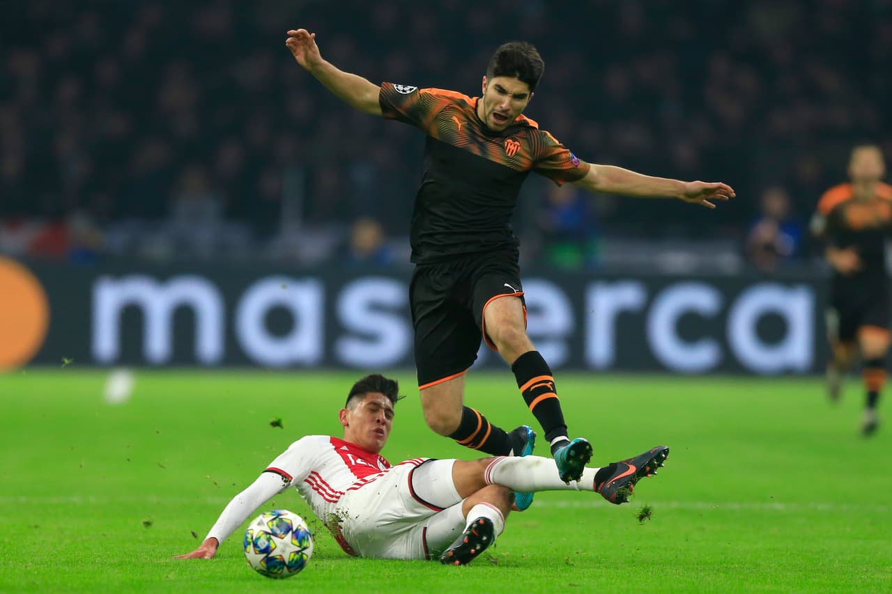 Con solitario gol de Rodrigo Moreno, el Valencia gana y manda al Ajax a la Europa League.