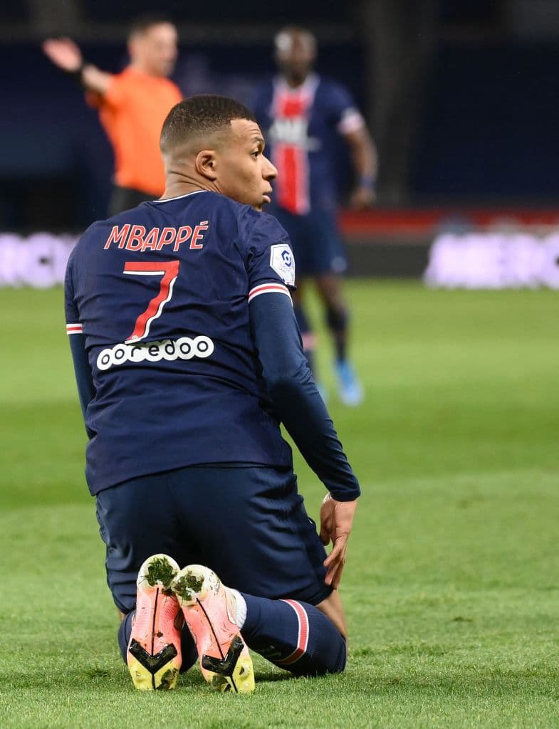 Nantes se lleva la victoria del Parc Des Princes 2-1 ante el Paris Saint-Germain. Los goles de los visitantes corrieron a cargo de Randal Kolo y Moses Simon, mientras que por parte de los parisinos, Julian Draxler hizo el único tanto durante la Jornada 29 de la Ligue 1.