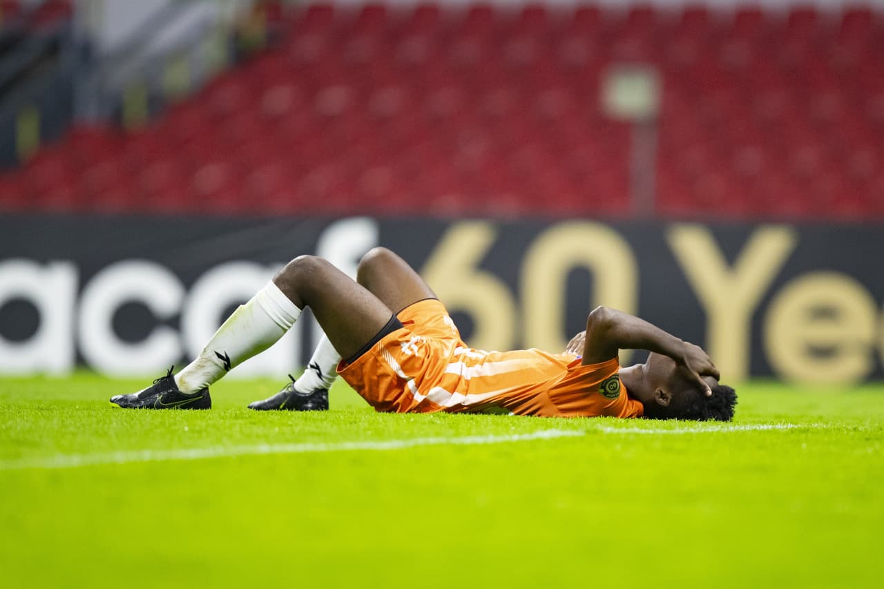 Jugador del Arcahaie se desploma y lo sacan con oxígeno