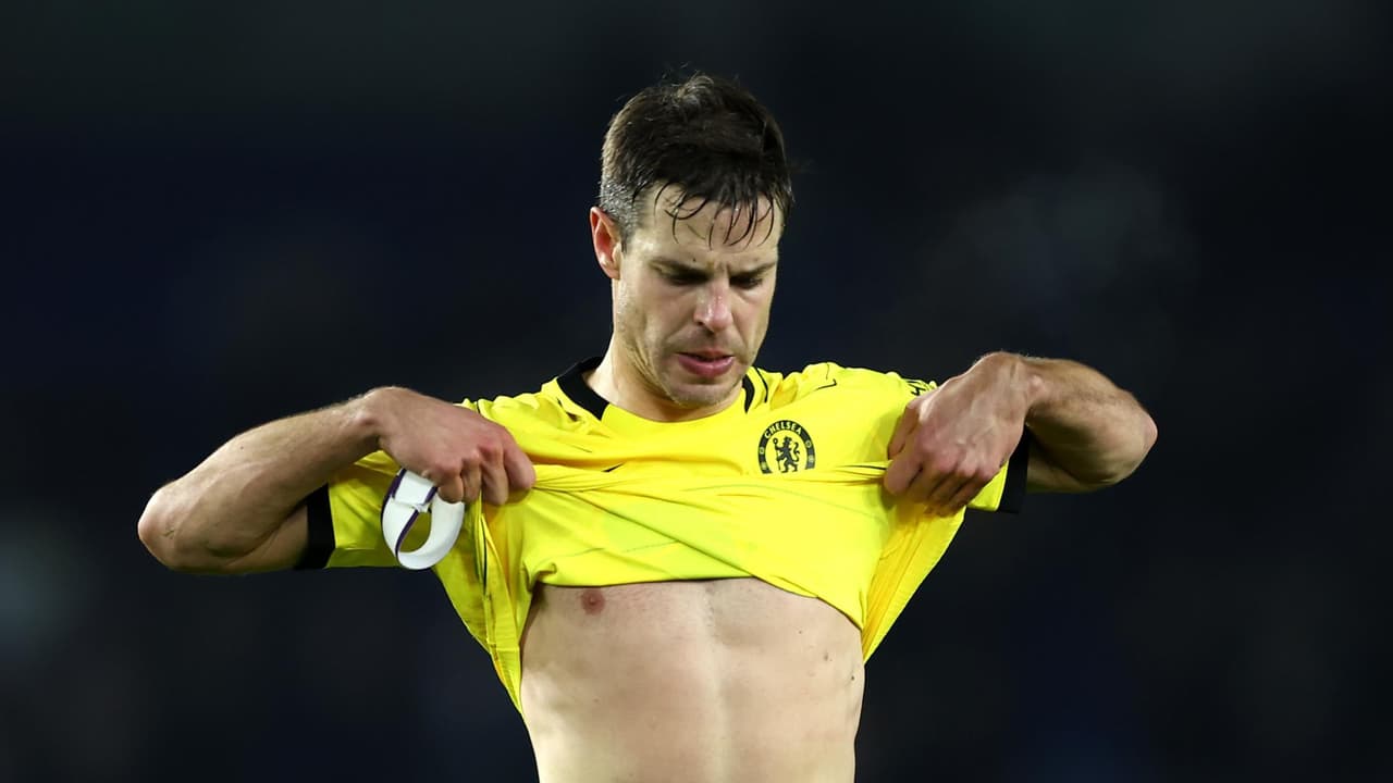Azpilicueta tiene una cláusula que le impediría ir al Barcelona