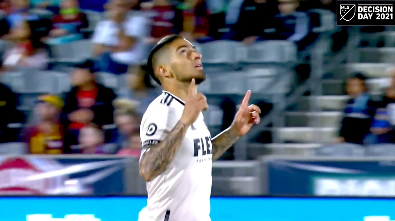 ‘Chicho’ Arango la manda a guarda con un derechazo y acorta el marcador