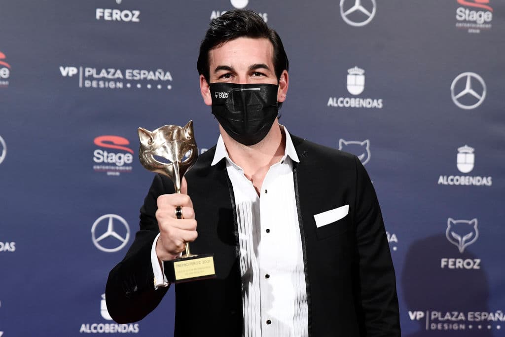 La persona que realiza la llamada parece saber todos los secretos de Mateo.
<br>