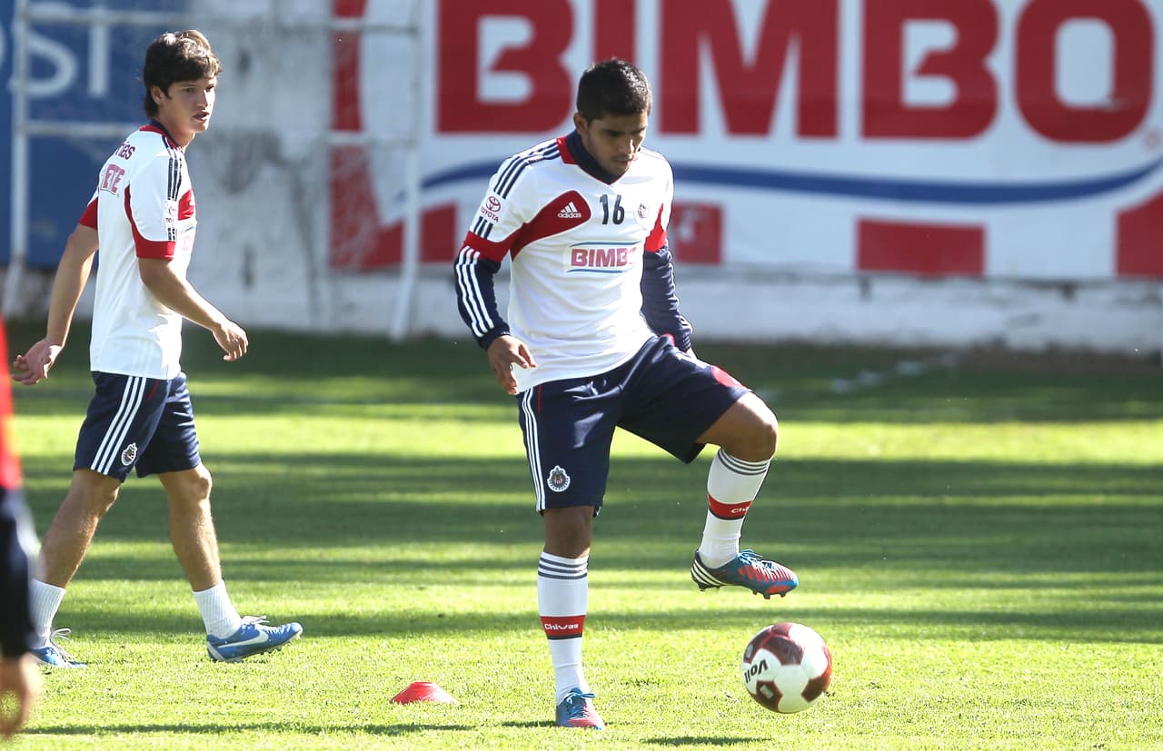 Sus padres llegaron de forma ilegal a suelo estadounidense en búsqueda del ‘sueño americano’. Desde que tuvo oportunidad de generar ingresos a partir del futbol, ayudó económicamente a su familia.