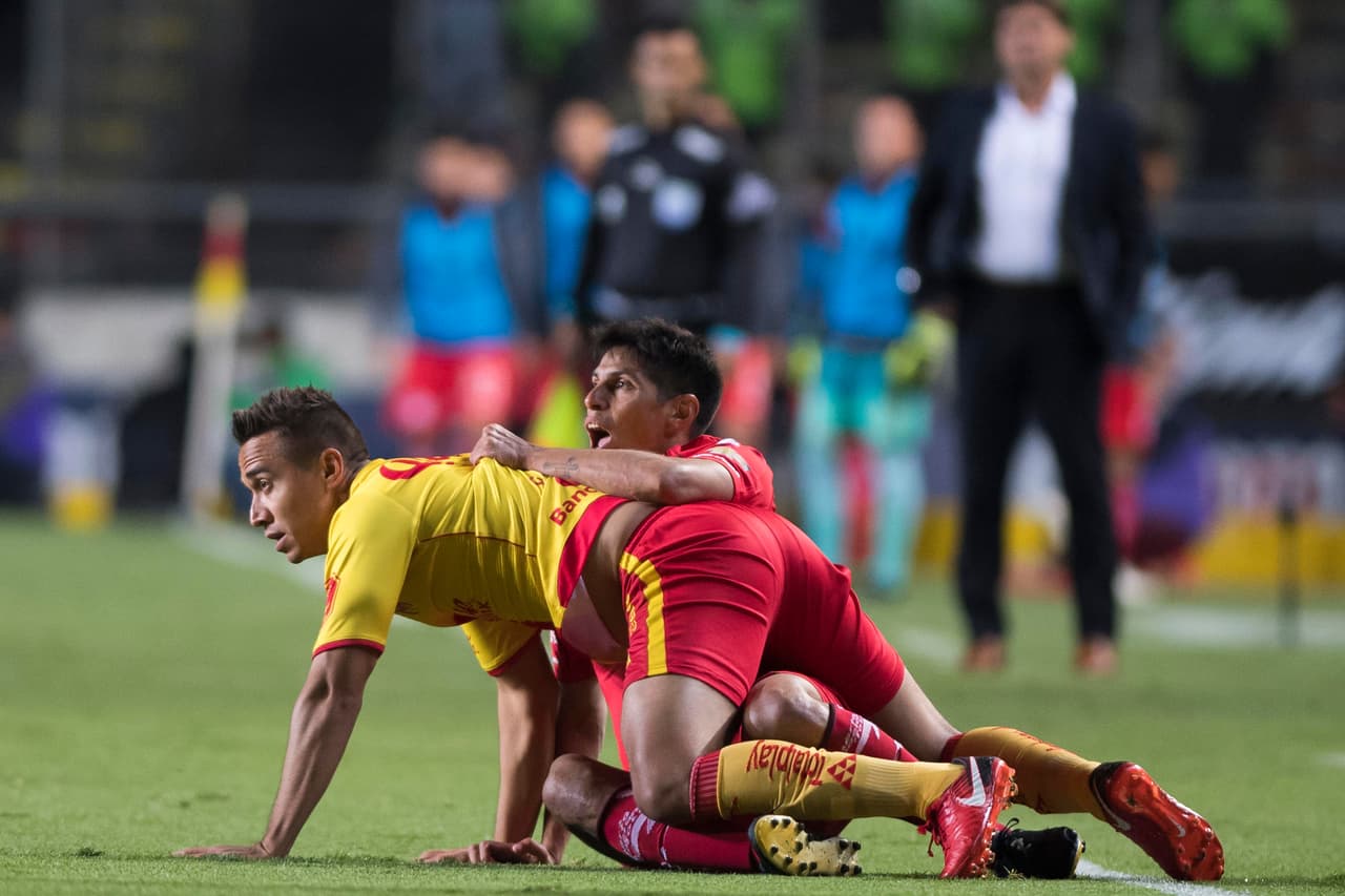 El partido comenzó a salirse de control en los minutos finales. Hernán Cristante también fue expulsado pasado el minuto 90.