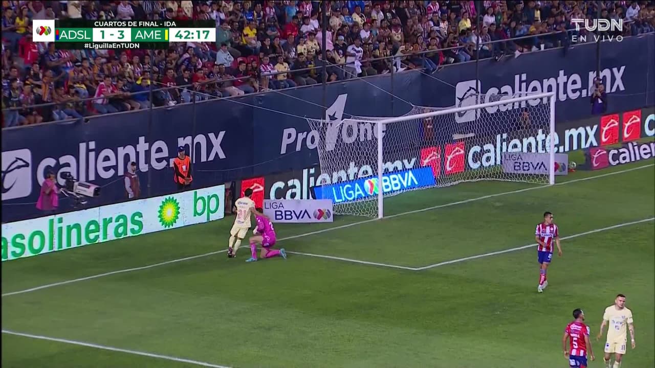 ¡TIRO ATAJADO! disparo por Diego Valdés.