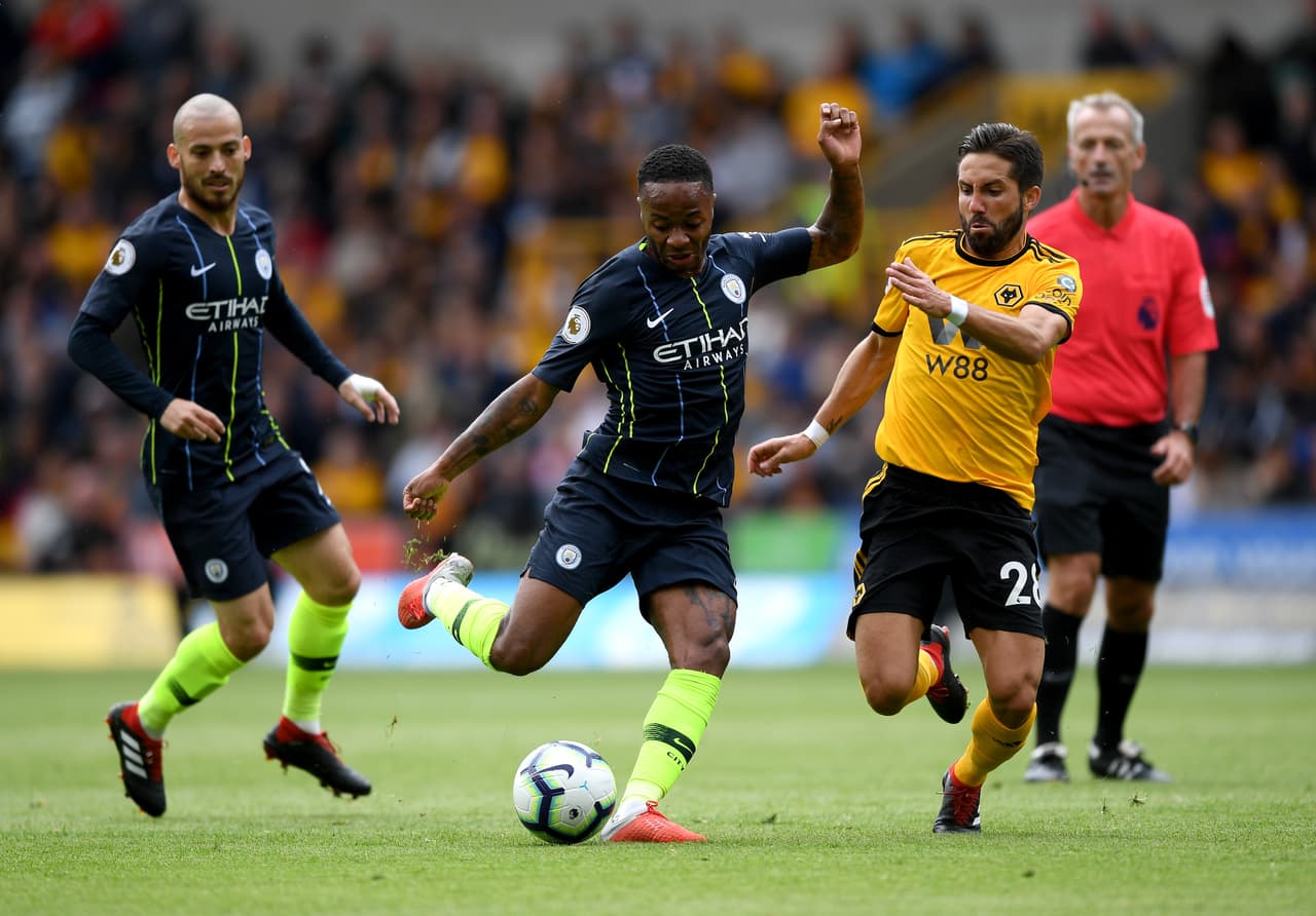 La primera gran oportunidad del partido para los Citizens, después de algunos remates desviados o sin potencia, fue de Raheem Sterling.