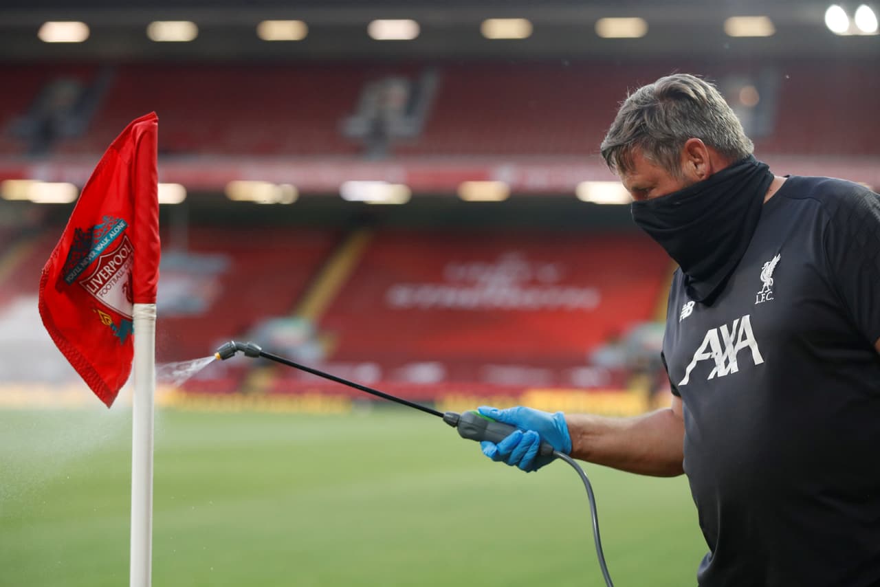 Los banderines de tiro de esquina también merecen un cuidado especial para la salud de todos los presentes en el campo.