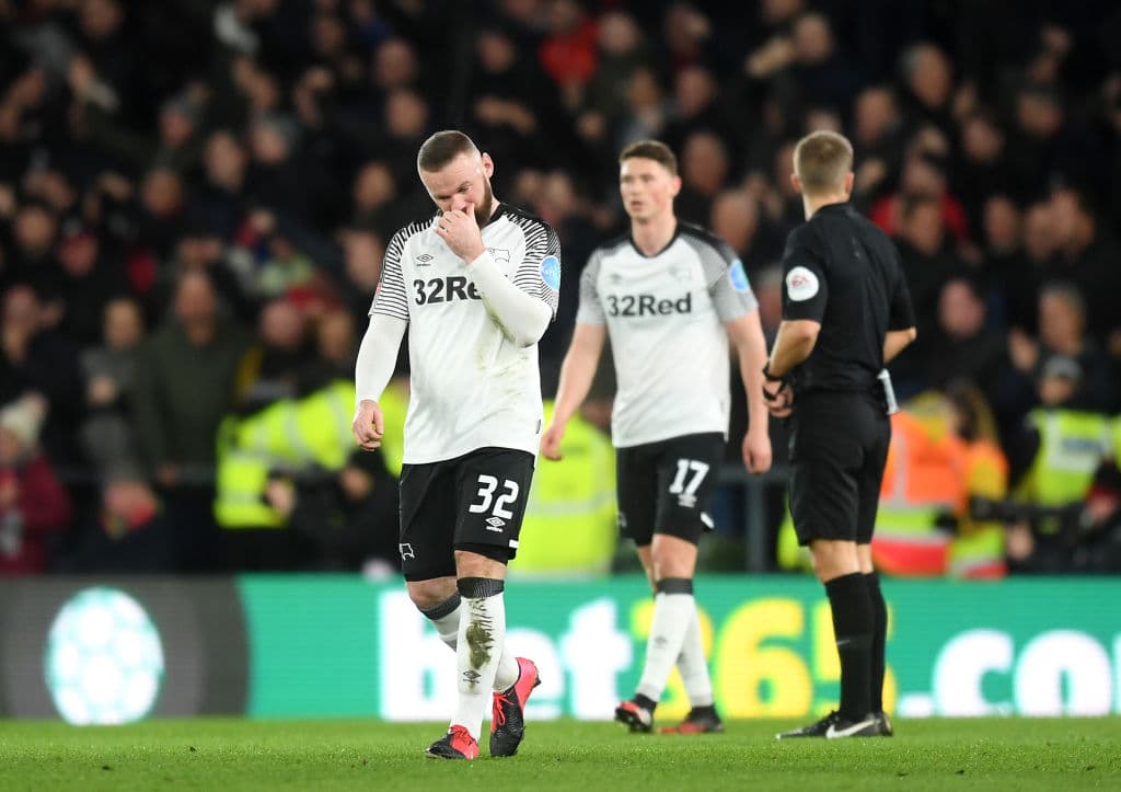Manchester United agarra fuerza con este gol y se acerca en varias ocasiones a la zona de peligro para Derby.