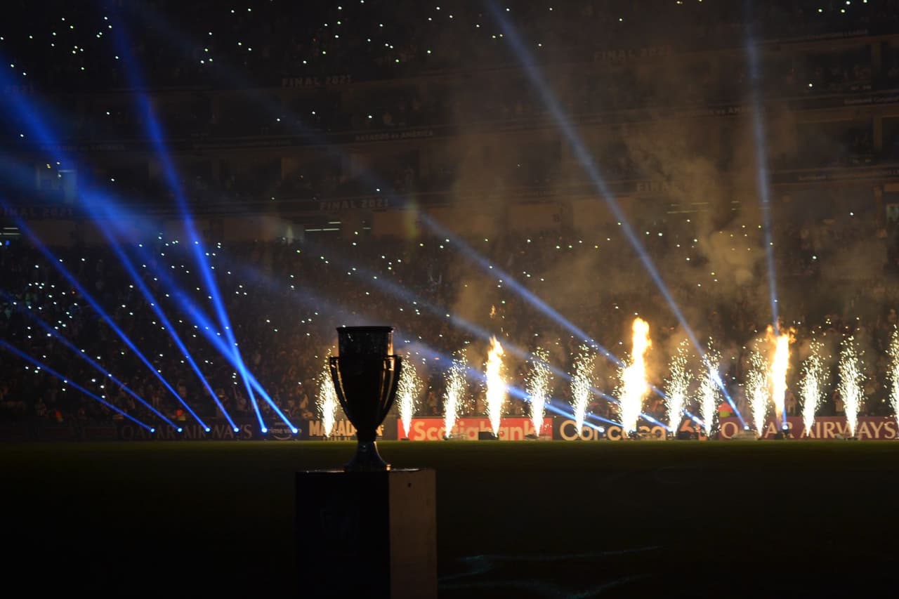 Sebastián Cáseres comete un grave error en el área y le regala el único gol del encuentro a Rogelio Funes Mori y levantan la Concacaf Liga de Campeones.