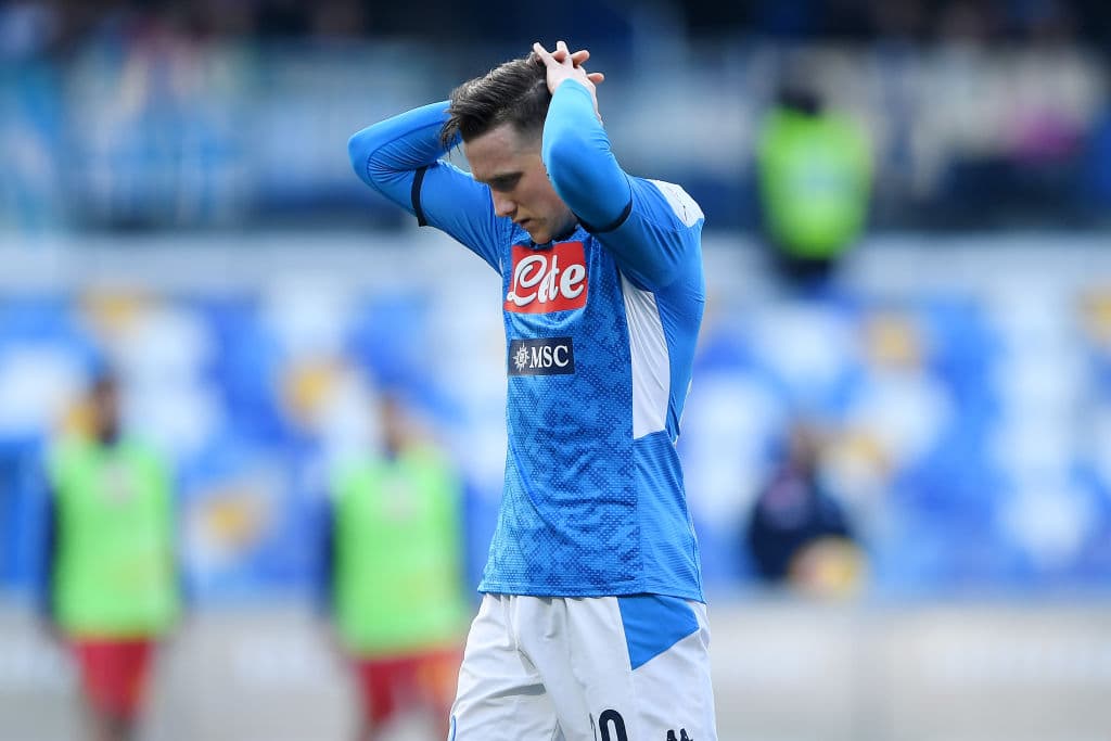 Lecce obtiene una victoria cómoda ante el Napoli de Gattuso con 3-2. El último tanto para la escuadra napolitana cayó en el minuto 89 por parte de Callejón. El mexicano Hirving Lozano entró al minuto 76 del partido.