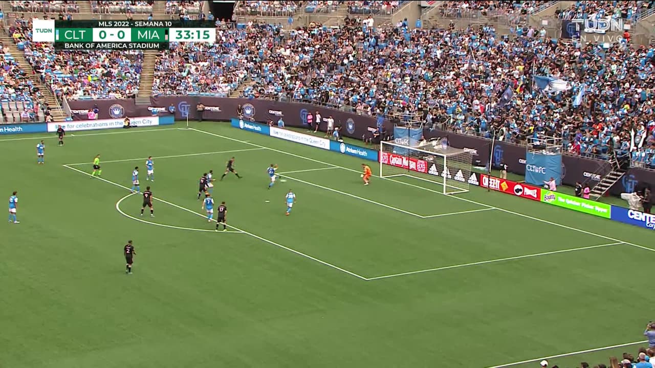 ¡TIRO ATAJADO! disparo por Kieran Gibbs.