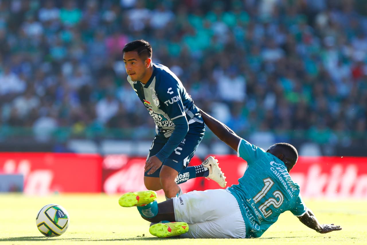 Pachuca derrotó al León como visitante para conservar el liderato del torneo con una solitaria anotación de 'Chofis' López.