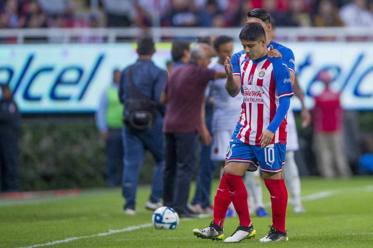 Confirman que 'Chofis' sufrió esguince en hombro izquierdo